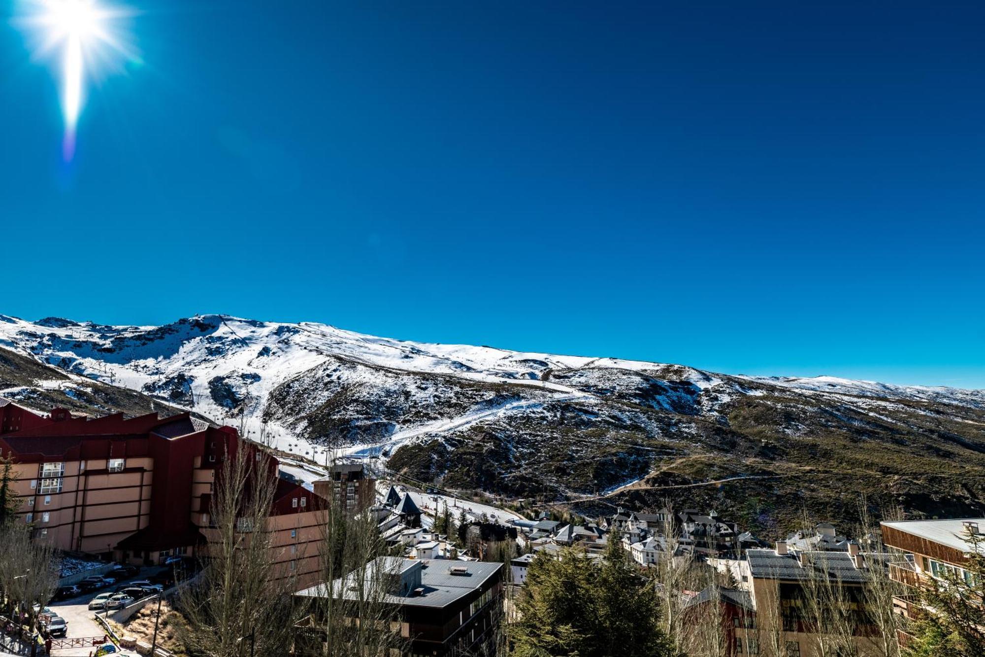 Luxury Refurnished Apartment With Private Parking Close To Ski Slopes Сьерра-Невада Экстерьер фото